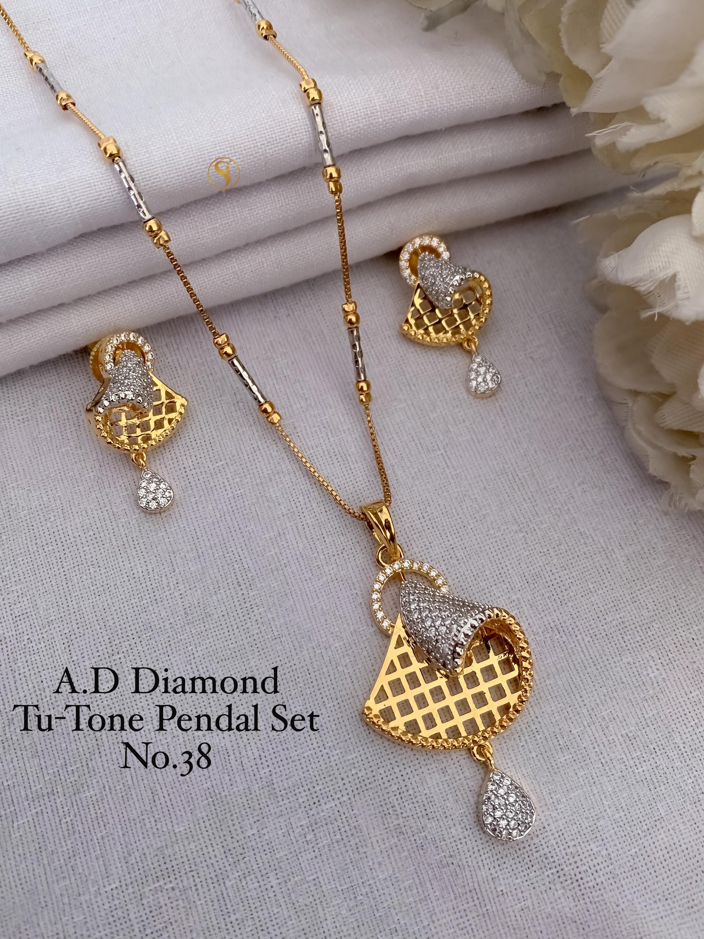 Chain pendant earrings set