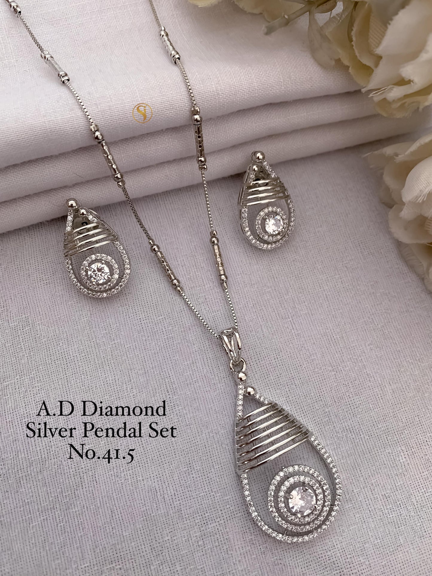 Chain pendant earrings set