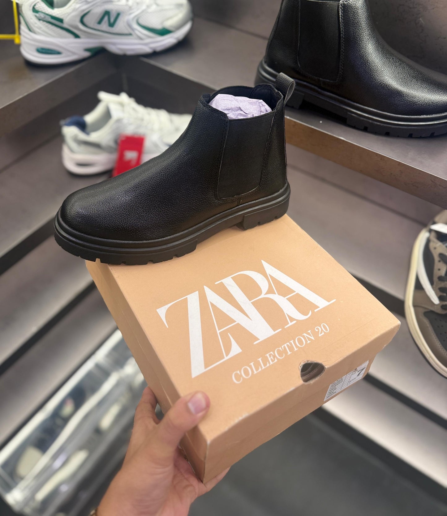 ZARA CHUNKY CHELSEA BOOTS (EURO 40-45 )